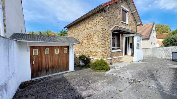 Vente                                                      Maison
                        
                     4 pièces                      79 m2                     à Saint-Fargeau-Ponthierry