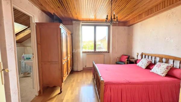 Vente                                                      Maison
                        
                     4 pièces                      79 m2                     à Saint-Fargeau-Ponthierry