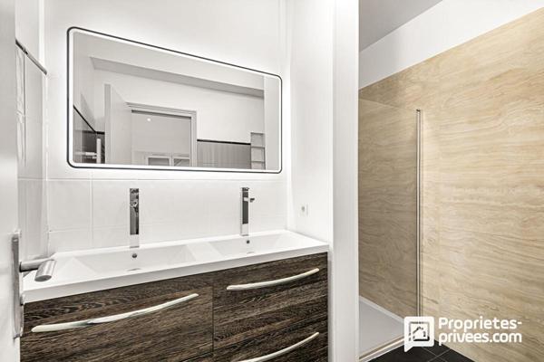 Superbe appartement rénové de plain-pied au coeur du village de Peymeinade