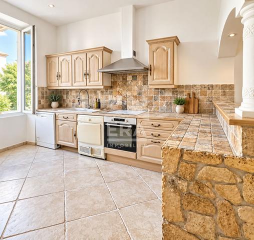 A vendre appartement type 3 de 69m2 avec terrasse de 10m2  place Sébastopol 13004 Marseille
