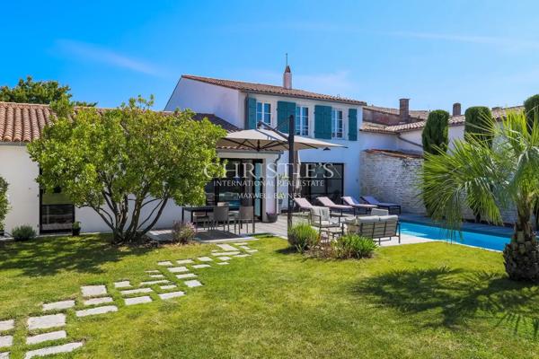 Maison d’architecte ancien clos, 190 m², histoire et modernité au cœur de La Flotte