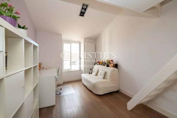 Maison d’architecte ancien clos, 190 m², histoire et modernité au cœur de La Flotte