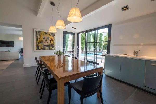 Maison d’architecte ancien clos, 190 m², histoire et modernité au cœur de La Flotte