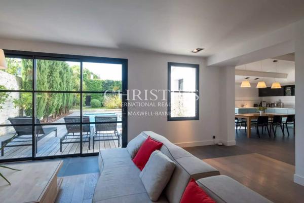 Maison d’architecte ancien clos, 190 m², histoire et modernité au cœur de La Flotte