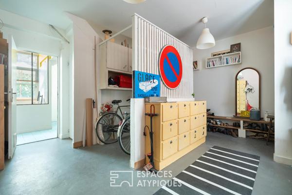 Maison contemporaine avec patio et terrasse