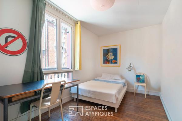 Maison contemporaine avec patio et terrasse