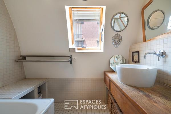 Maison contemporaine avec patio et terrasse