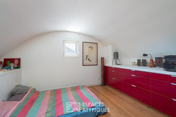 Maison contemporaine avec patio et terrasse