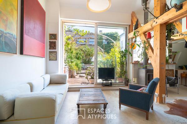 Maison contemporaine avec patio et terrasse