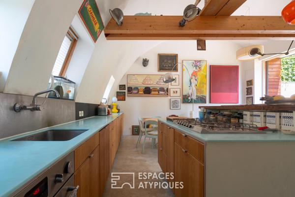 Maison contemporaine avec patio et terrasse