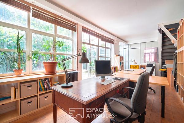 Maison contemporaine avec patio et terrasse