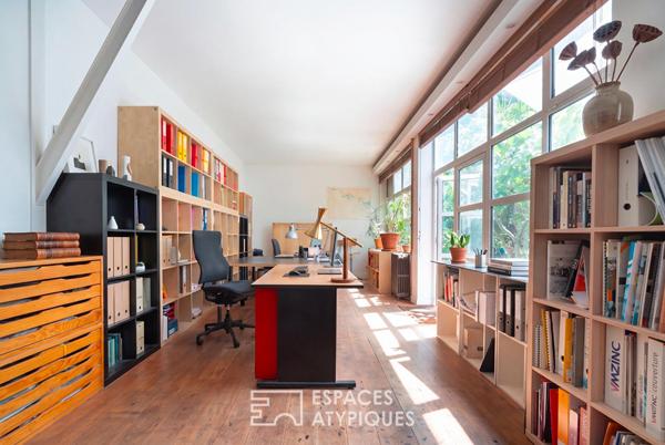 Maison contemporaine avec patio et terrasse