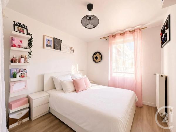 Appartement F3 à vendre  3 pièces - 64,56 m 2   FRESNES  - 94