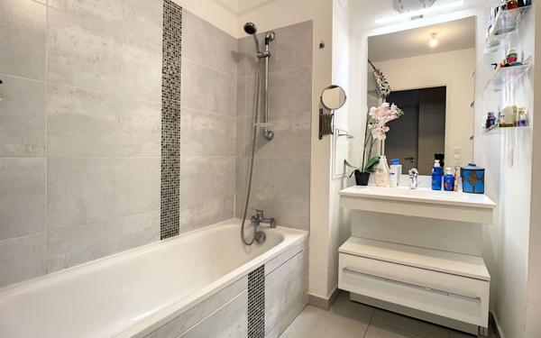 Appartement à vendre    3 pièces • 61,56 m2 Maisons-Alfort