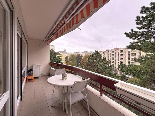 Appartement lumineux avec balcon