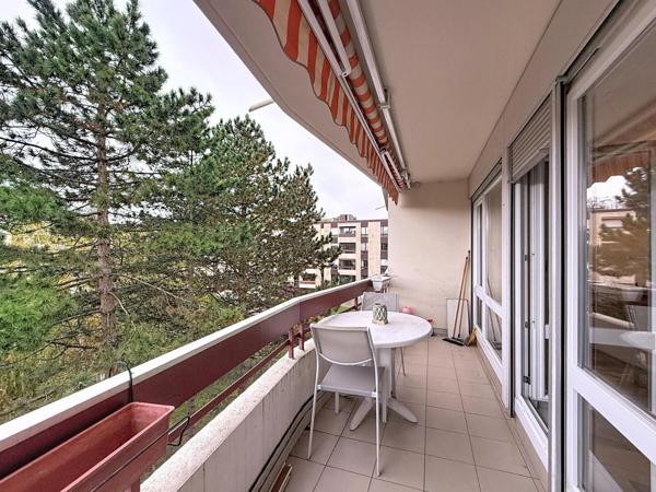 Appartement lumineux avec balcon