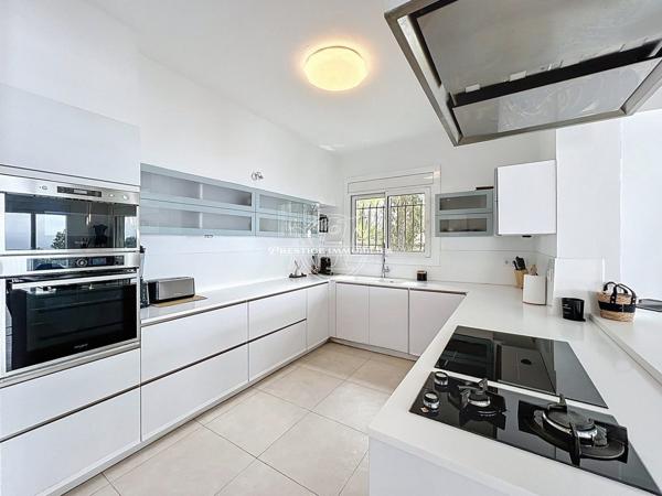 Roses – Somptueuse villa vue mer, 2ème ligne, plage 300m secteur prisé