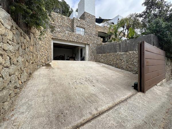 Roses – Somptueuse villa vue mer, 2ème ligne, plage 300m secteur prisé