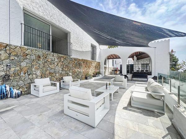 Roses – Somptueuse villa vue mer, 2ème ligne, plage 300m secteur prisé