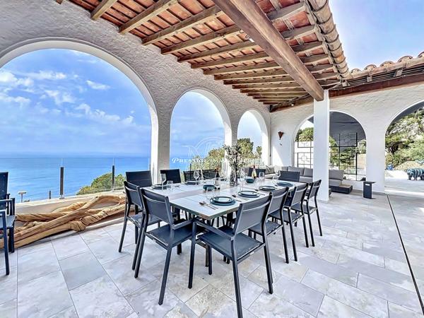 Roses – Somptueuse villa vue mer, 2ème ligne, plage 300m secteur prisé