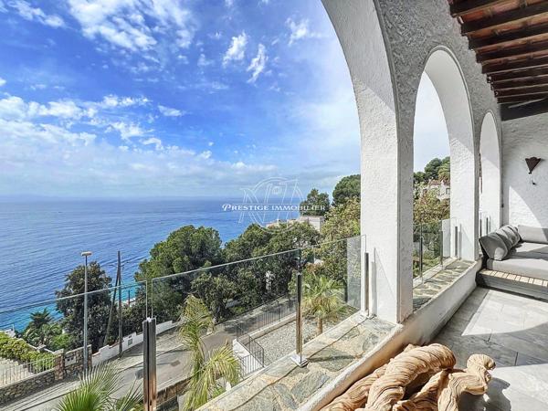 Roses – Somptueuse villa vue mer, 2ème ligne, plage 300m secteur prisé