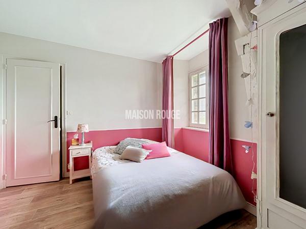 MONT-DOL - Maison de caractère avec dépendances et bâtiments professionnels dans un cadre verdoyant