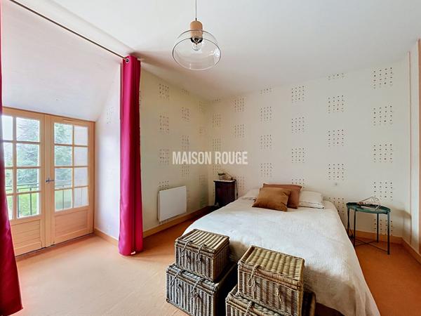 MONT-DOL - Maison de caractère avec dépendances et bâtiments professionnels dans un cadre verdoyant
