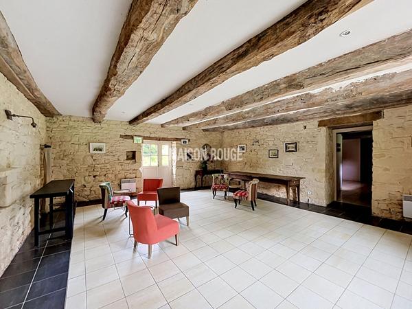 MONT-DOL - Maison de caractère avec dépendances et bâtiments professionnels dans un cadre verdoyant