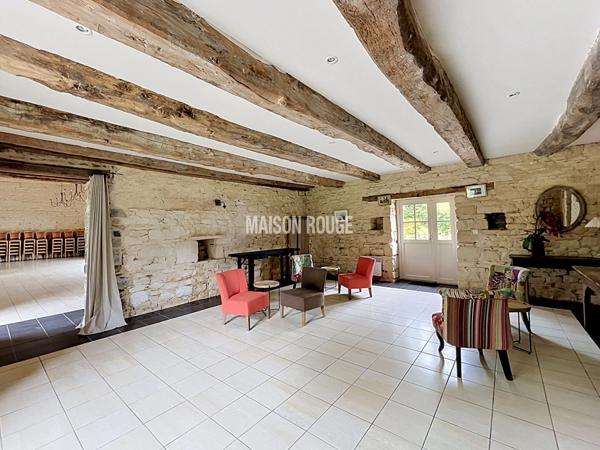 MONT-DOL - Maison de caractère avec dépendances et bâtiments professionnels dans un cadre verdoyant