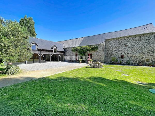MONT-DOL - Maison de caractère avec dépendances et bâtiments professionnels dans un cadre verdoyant