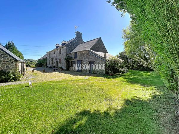 MONT-DOL - Maison de caractère avec dépendances et bâtiments professionnels dans un cadre verdoyant