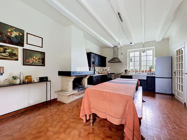 MONT-DOL - Maison de caractère avec dépendances et bâtiments professionnels dans un cadre verdoyant