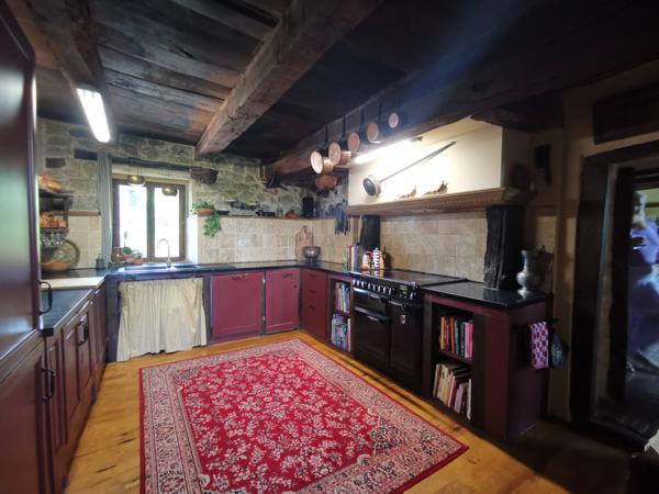 Villefranche-de-Rouergue (12200) Corps de ferme du XVIIIe rénové – Gîtes, mini-camping, piscine et superbe pigeonnier – Aveyron