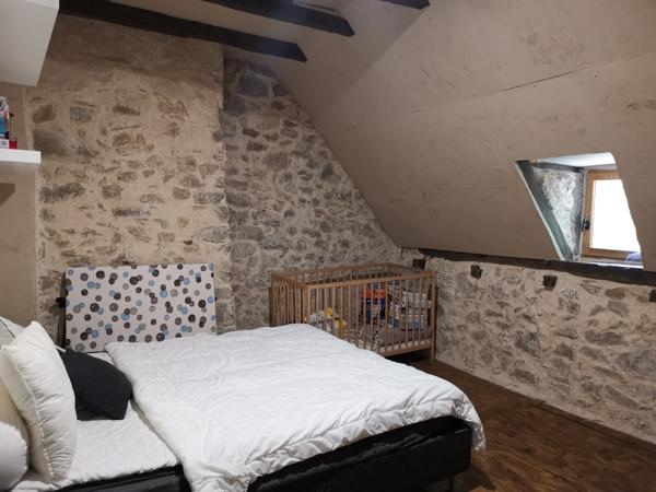 Villefranche-de-Rouergue (12200) Corps de ferme du XVIIIe rénové – Gîtes, mini-camping, piscine et superbe pigeonnier – Aveyron