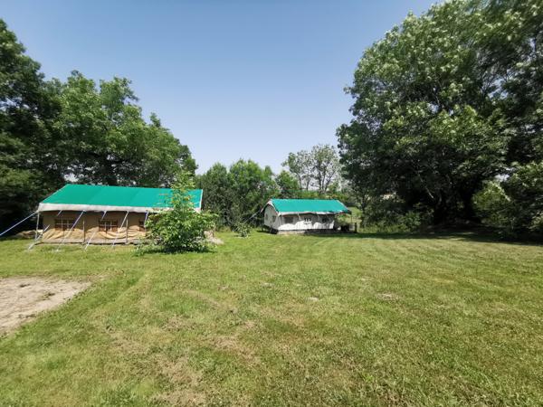 Villefranche-de-Rouergue (12200) Corps de ferme du XVIIIe rénové – Gîtes, mini-camping, piscine et superbe pigeonnier – Aveyron