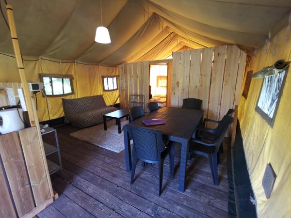 Villefranche-de-Rouergue (12200) Corps de ferme du XVIIIe rénové – Gîtes, mini-camping, piscine et superbe pigeonnier – Aveyron