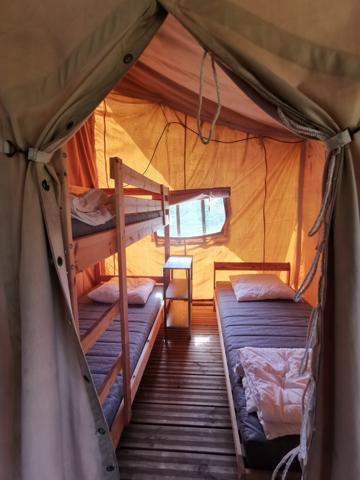 Villefranche-de-Rouergue (12200) Corps de ferme du XVIIIe rénové – Gîtes, mini-camping, piscine et superbe pigeonnier – Aveyron