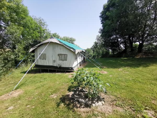Villefranche-de-Rouergue (12200) Corps de ferme du XVIIIe rénové – Gîtes, mini-camping, piscine et superbe pigeonnier – Aveyron
