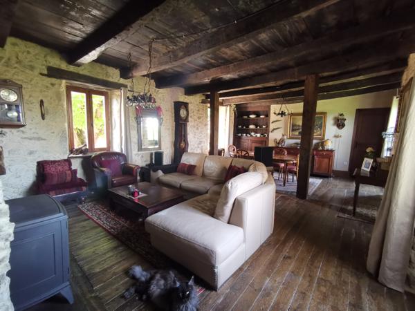 Villefranche-de-Rouergue (12200) Corps de ferme du XVIIIe rénové – Gîtes, mini-camping, piscine et superbe pigeonnier – Aveyron