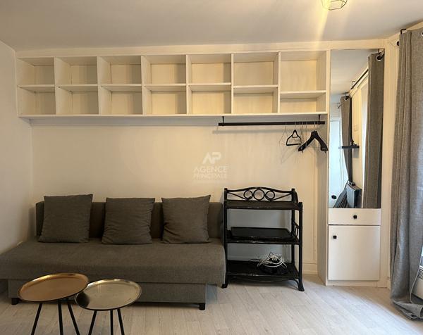 Studio meublé Saint Germain En Laye - centre-ville Loyer 650 €/mois charges comprises **  - Référence  17824