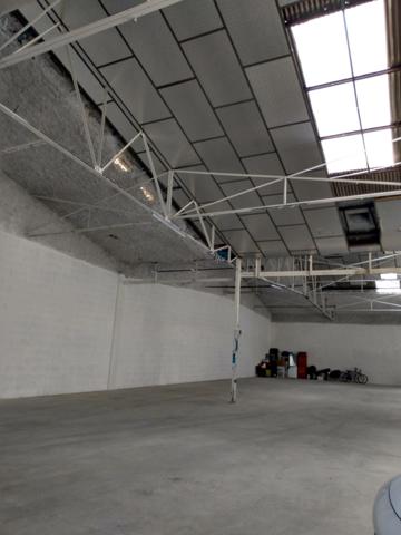 Dpt Isère (38), INVESTISSEUR Local industriel 610 M² loué