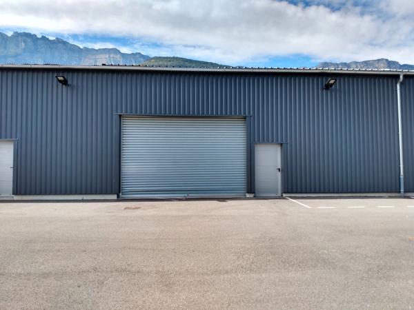 Dpt Isère (38), INVESTISSEUR Local industriel 610 M² loué