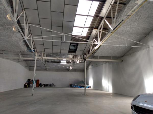 Dpt Isère (38), INVESTISSEUR Local industriel 610 M² loué