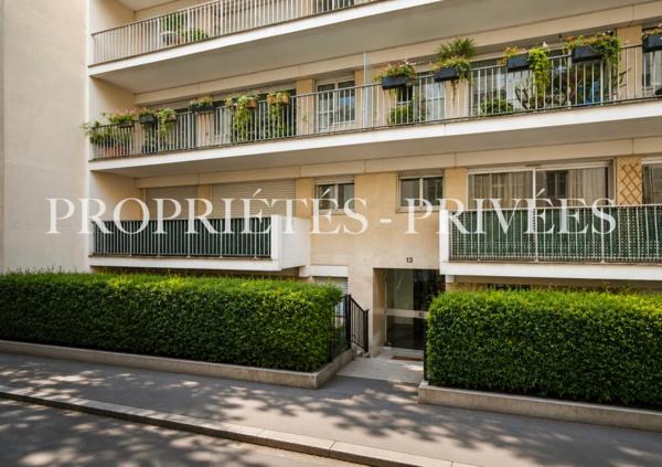 Studio lumineux de 33 m² avec balcon sur jardin au coeur d'Auteuil Sud - Paris 16e