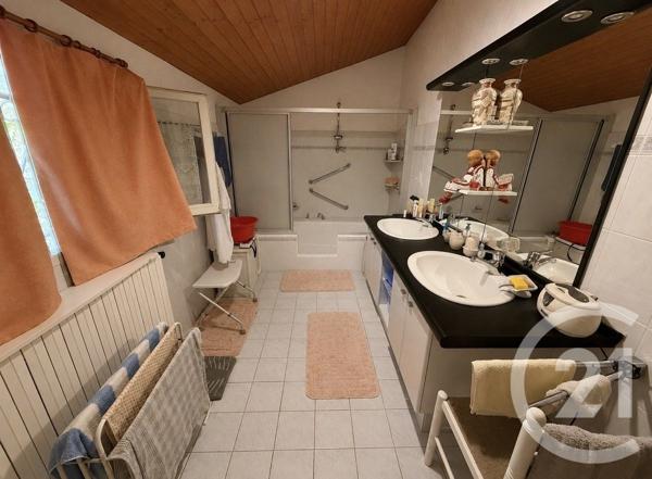 Maison à vendre  4 pièces - 101,20 m 2   SAUJON  - 17