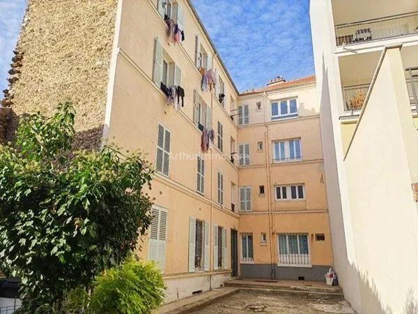 Vente                                                      Appartement
                        
                     2 pièces                      32 m2                     à Villeneuve-Saint-Georges