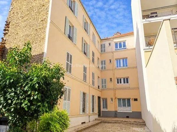 Vente                                                      Appartement
                        
                     2 pièces                      32 m2                     à Villeneuve-Saint-Georges