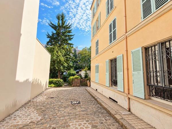 Vente                                                      Appartement
                        
                     2 pièces                      32 m2                     à Villeneuve-Saint-Georges