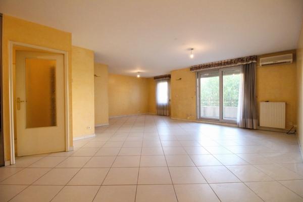 Appartement
         3 pièces
        - 82 m² 398 000 € *