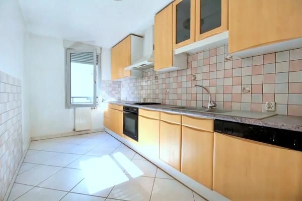 Appartement
         3 pièces
        - 82 m² 398 000 € *